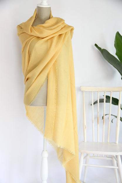 Plant-dyed modal linen shawl / Yellow