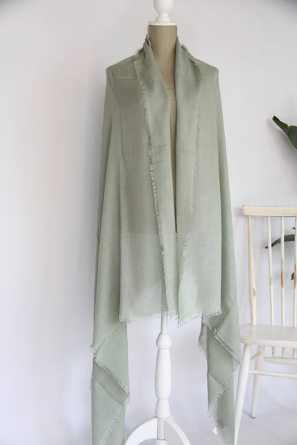 Plant-dyed modal linen shawl / Green