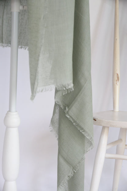 Plant-dyed modal linen shawl / Green