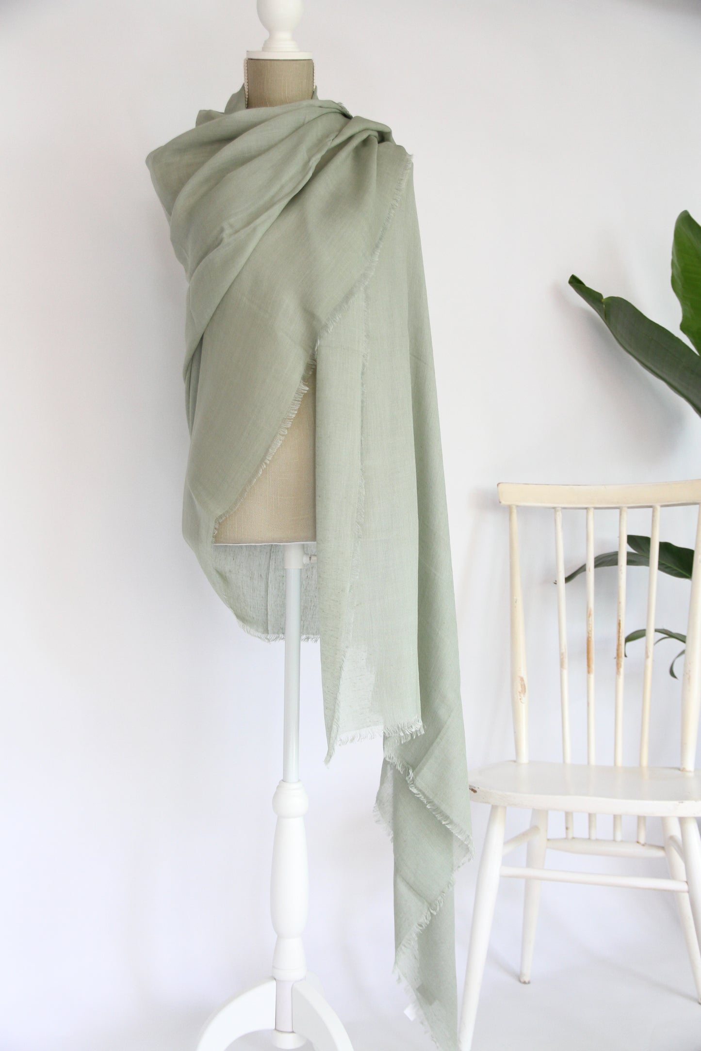 Plant-dyed modal linen shawl / Green