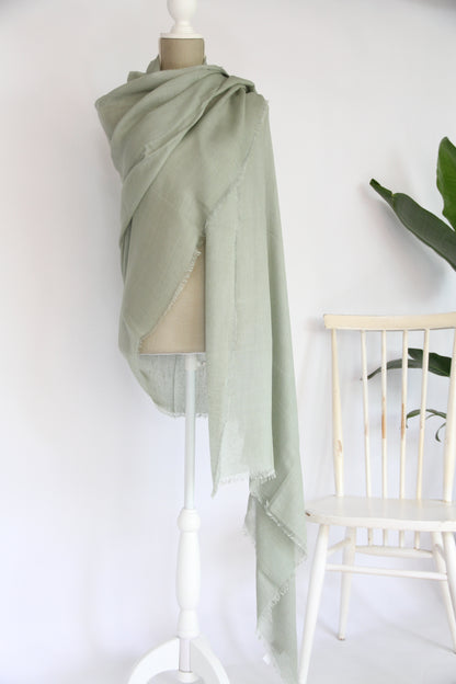 Plant-dyed modal linen shawl / Green