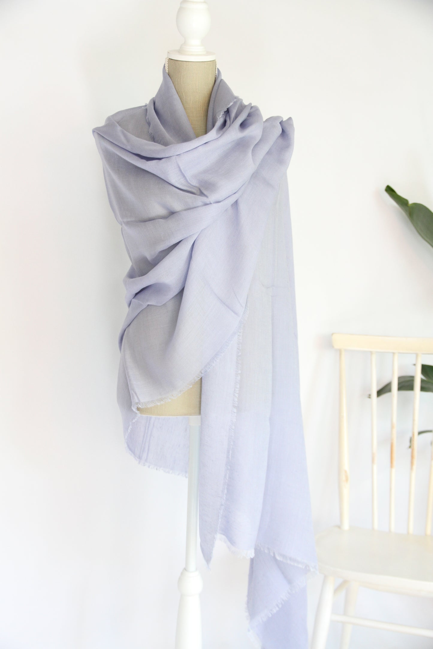 Plant-dyed modal linen shawl / Light Blue