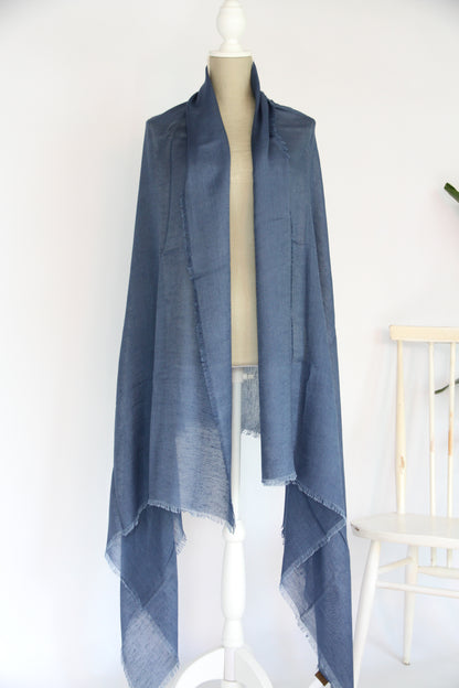 Plant-dyed modal linen shawl / Blue