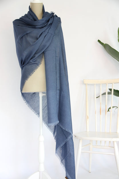 Plant-dyed modal linen shawl / Blue