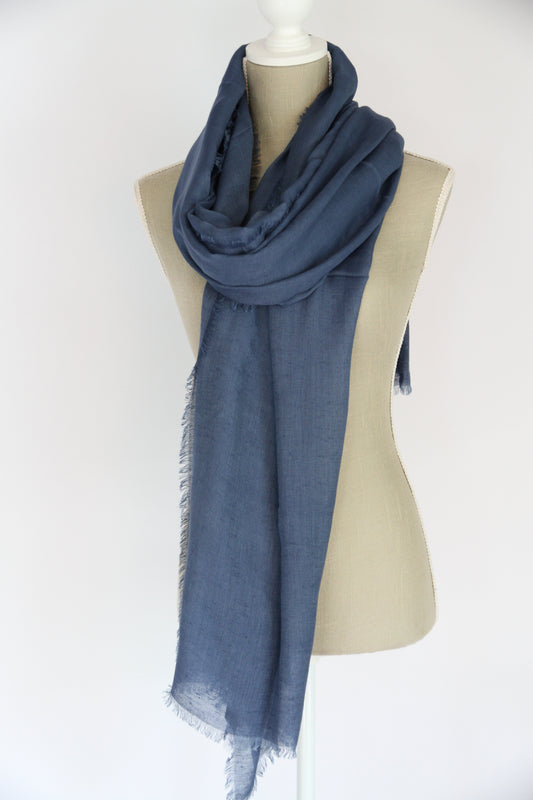 Plant-dyed modal linen shawl / Blue