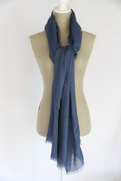 Plant-dyed modal linen shawl / Blue