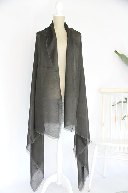 Plant-dyed modal linen shawl / Black