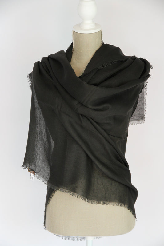 Plant-dyed modal linen shawl / Black